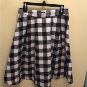 Black and white check plaid full skirt. Size M.